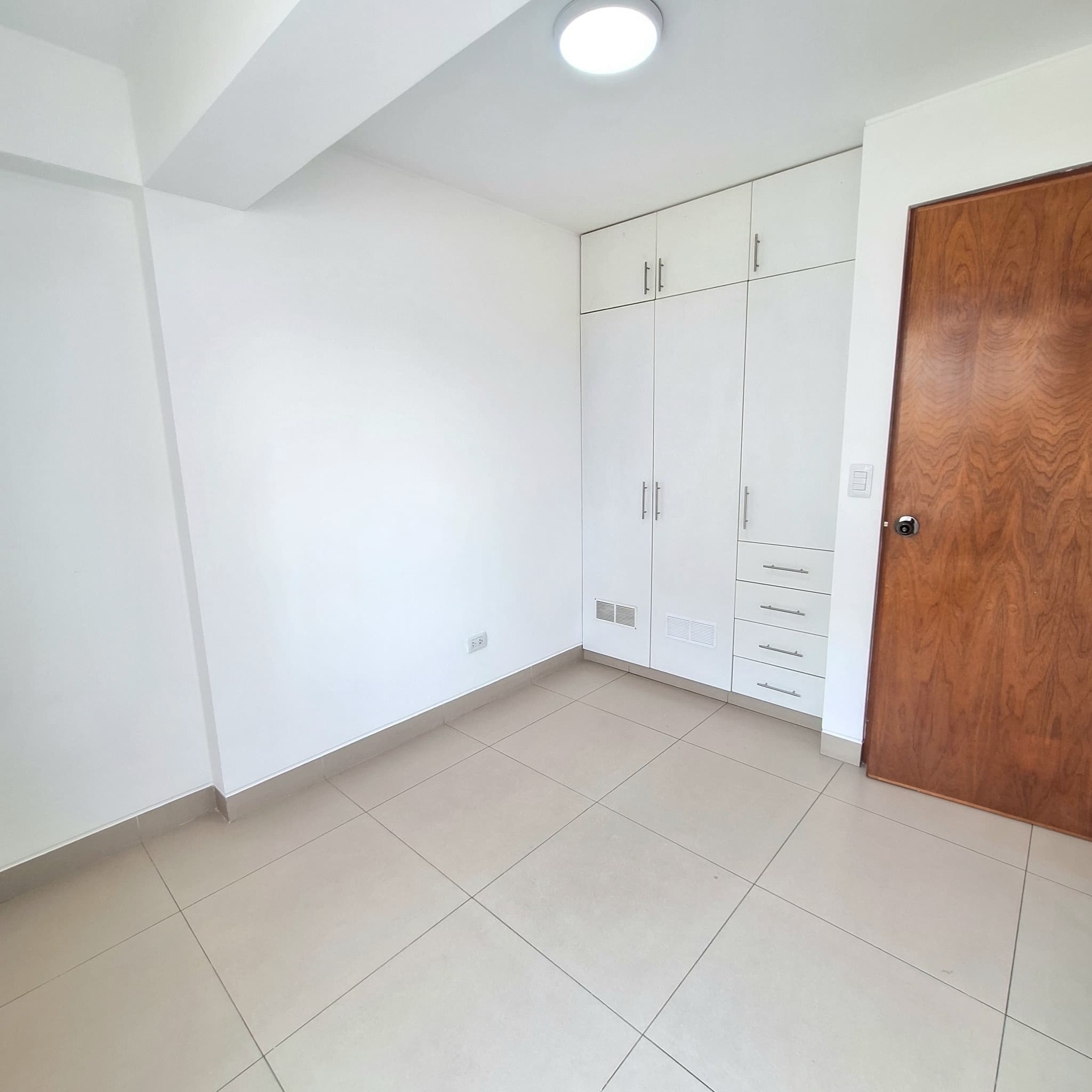 Alquiler en Surquillo 3D + cochera — Cl. Bleriot, Urb. Jorge Chávez